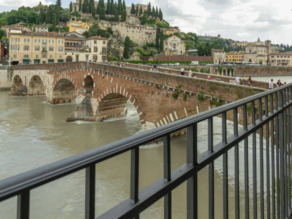 quadrilocale via Ponte Pietra 29, Centro Storico, Verona